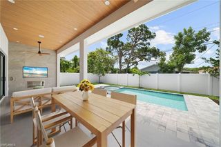 638 93rd AVE N, Naples, FL 34108