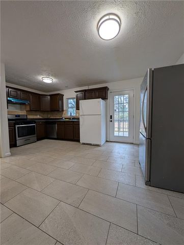 355 Shannon Way, Lawrenceville, GA 30044