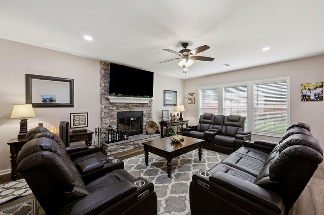 121 Waterside Drive, Georgetown, KY 40324