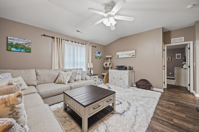 121 Waterside Drive, Georgetown, KY 40324
