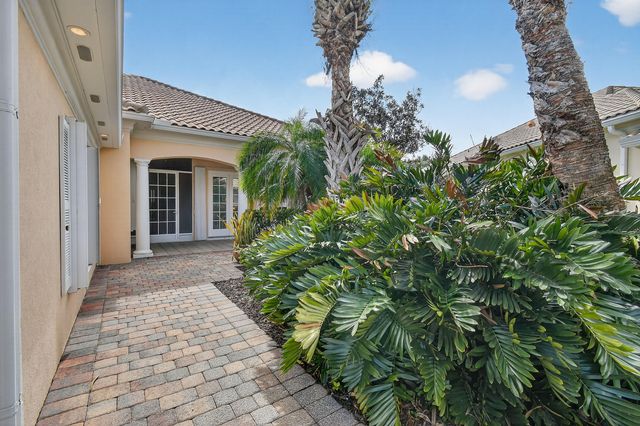 8681 SE Nicolete Lane, Hobe Sound, FL 33455