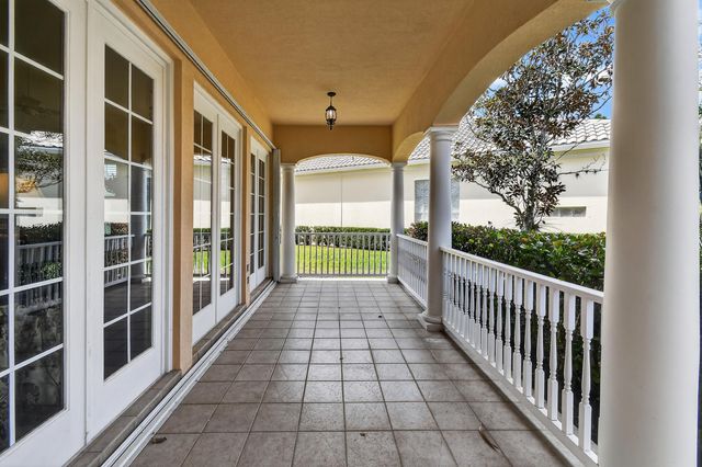 8681 SE Nicolete Lane, Hobe Sound, FL 33455