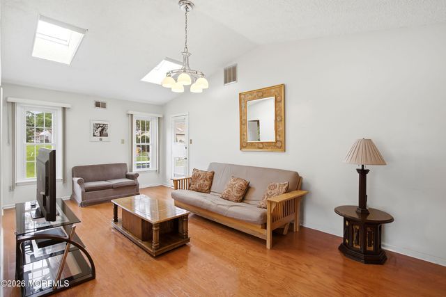 2175 Agincourt Road, Toms River, NJ 08755