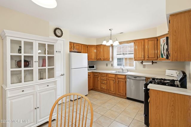 2175 Agincourt Road, Toms River, NJ 08755