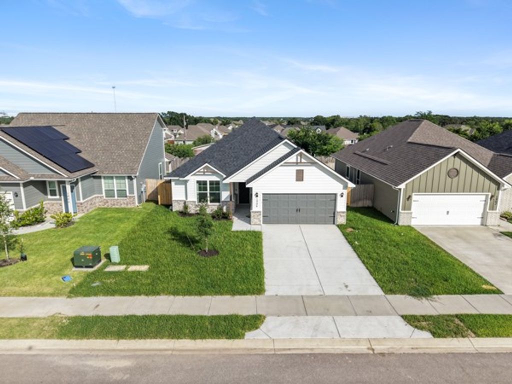 1904 Stubbs Drive, Bryan, TX 77807