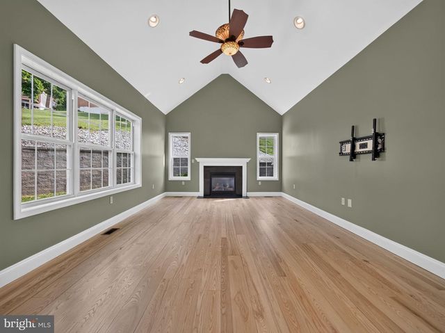 649 S READING AVE, Boyertown, PA 19512
