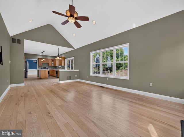 649 S READING AVE, Boyertown, PA 19512