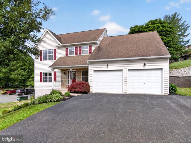 649 S READING AVE, Boyertown, PA 19512