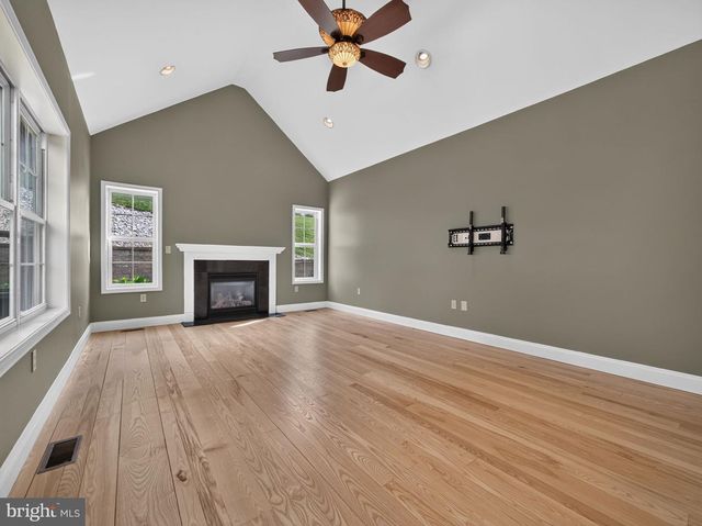 649 S READING AVE, Boyertown, PA 19512