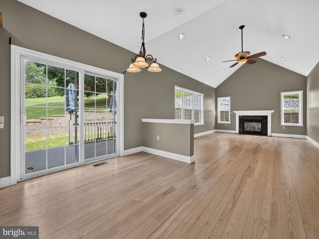 649 S READING AVE, Boyertown, PA 19512