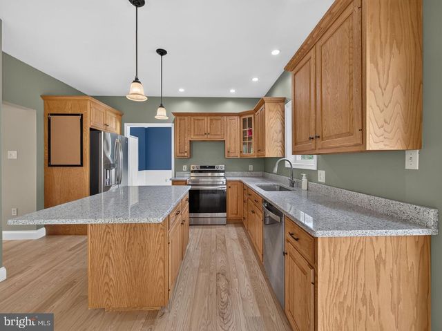 649 S READING AVE, Boyertown, PA 19512