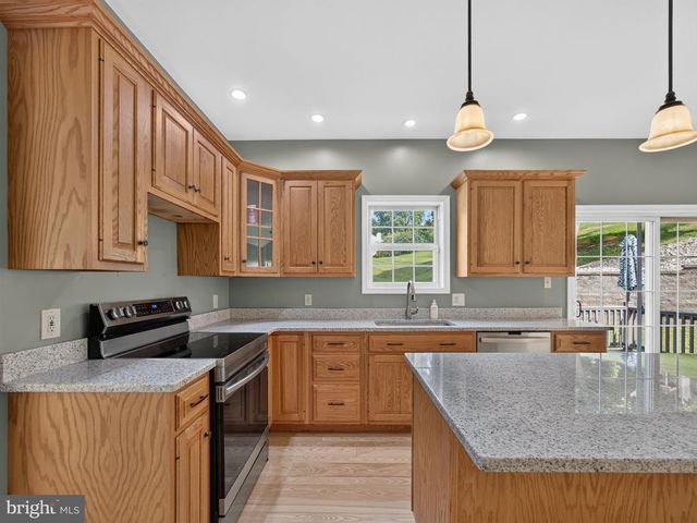 649 S READING AVE, Boyertown, PA 19512