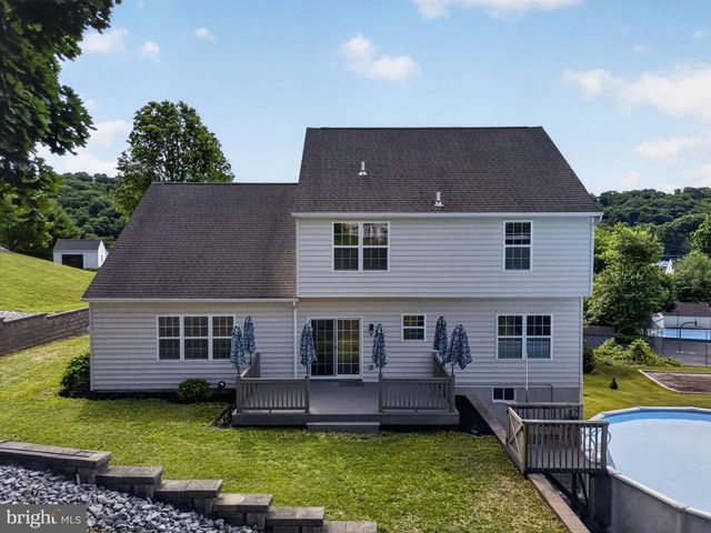 649 S READING AVE, Boyertown, PA 19512