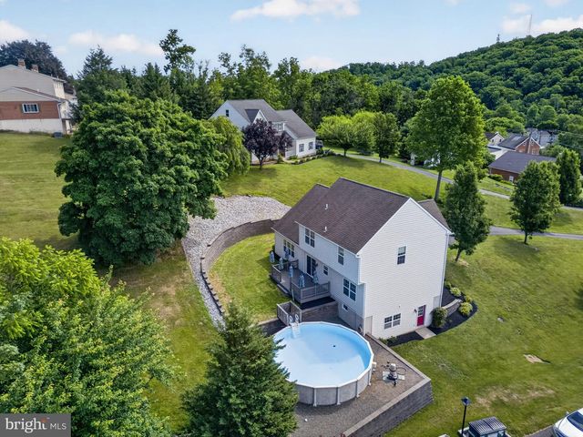 649 S READING AVE, Boyertown, PA 19512