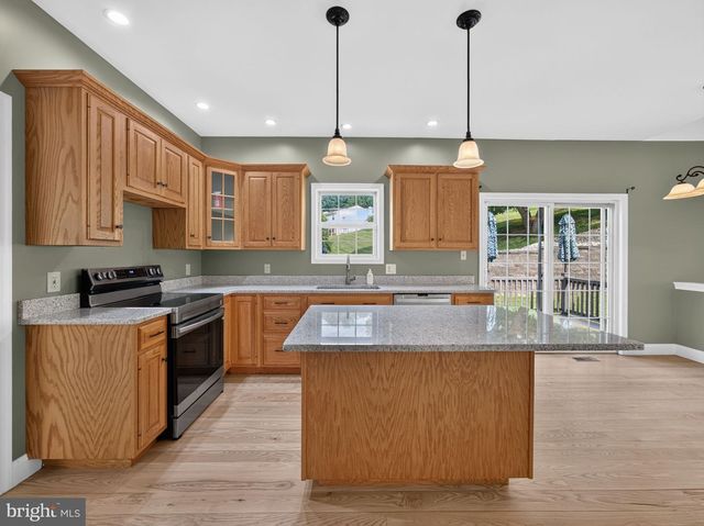 649 S READING AVE, Boyertown, PA 19512