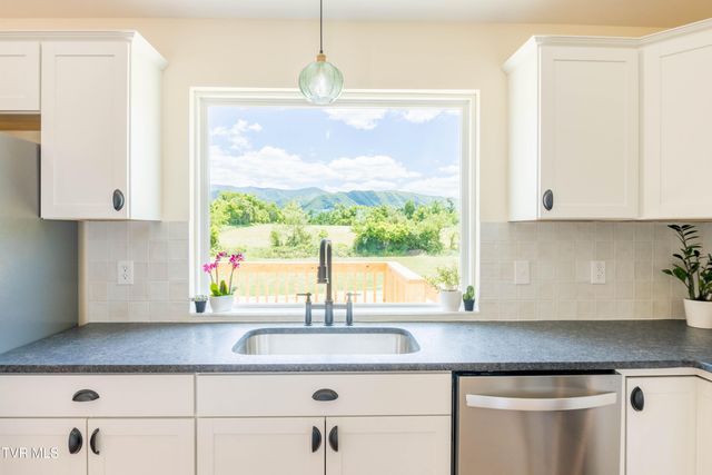 320 Deerwood Road, Greeneville, TN 37743