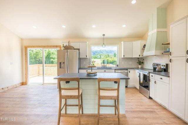 320 Deerwood Road, Greeneville, TN 37743