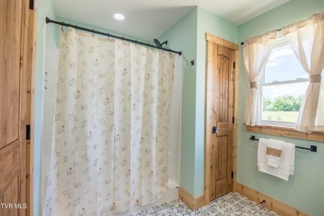 320 Deerwood Road, Greeneville, TN 37743