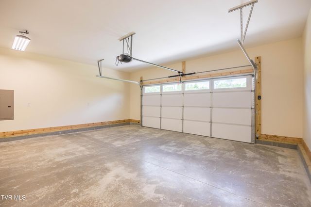 320 Deerwood Road, Greeneville, TN 37743