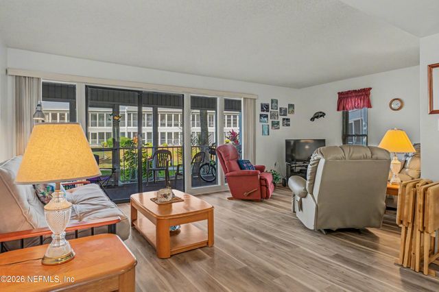 115 RIVER BEND Place C, Welaka, FL 32193