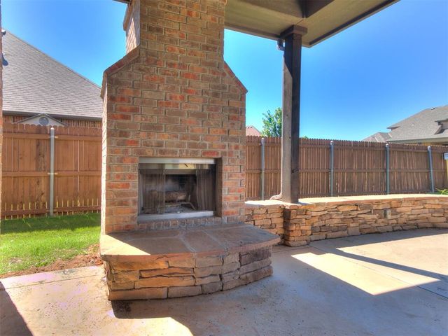 624 Sailboat Bridge Way, Edmond, OK 73034