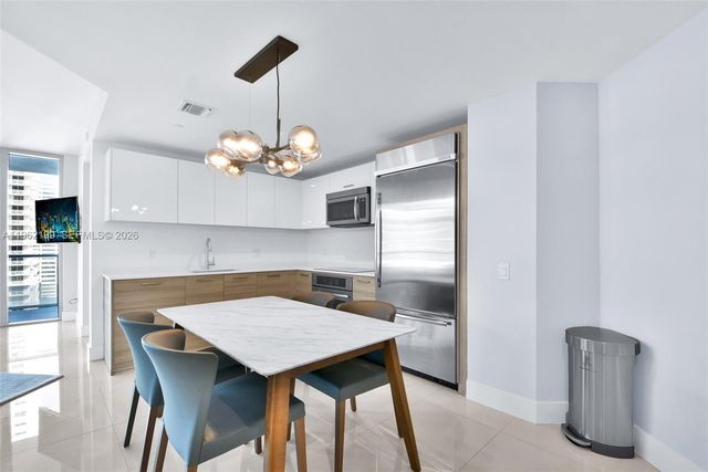 1300 Brickell Bay Dr 1910, Miami, FL 33131