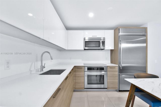 1300 Brickell Bay Dr 1910, Miami, FL 33131