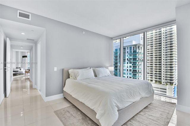 1300 Brickell Bay Dr 1910, Miami, FL 33131