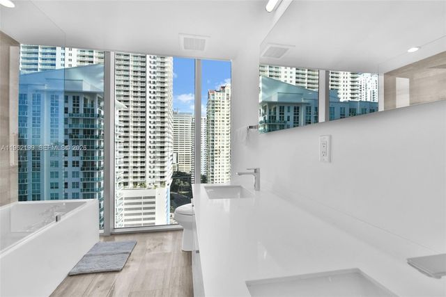 1300 Brickell Bay Dr 1910, Miami, FL 33131
