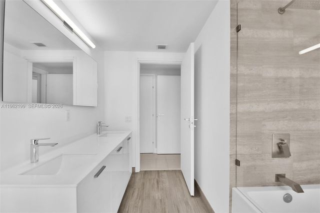 1300 Brickell Bay Dr 1910, Miami, FL 33131