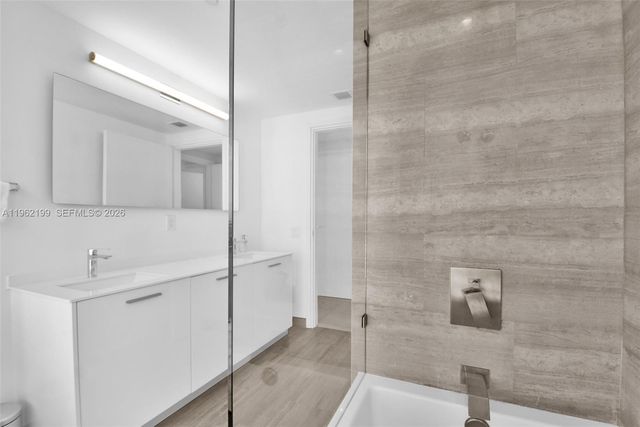 1300 Brickell Bay Dr 1910, Miami, FL 33131