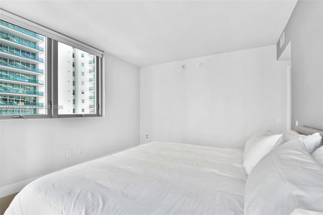 1300 Brickell Bay Dr 1910, Miami, FL 33131