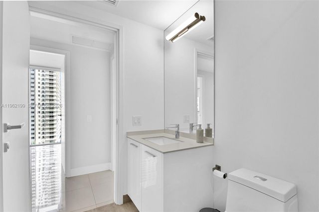 1300 Brickell Bay Dr 1910, Miami, FL 33131