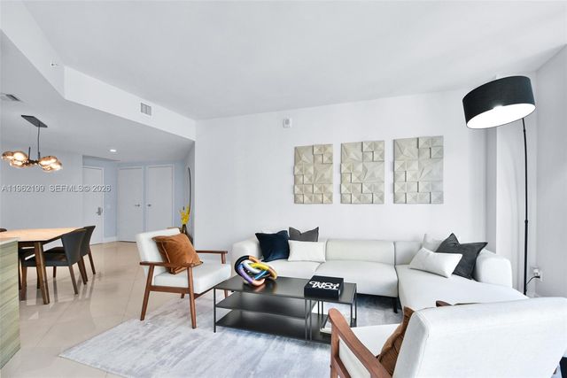 1300 Brickell Bay Dr 1910, Miami, FL 33131