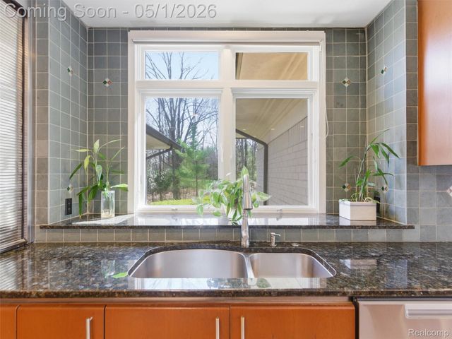 8390 Warwick Groves Court, Grand Blanc Charter Township, MI 48439