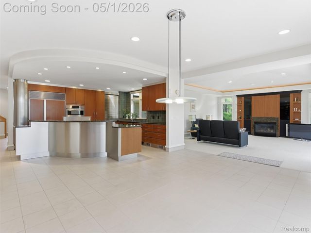 8390 Warwick Groves Court, Grand Blanc Charter Township, MI 48439