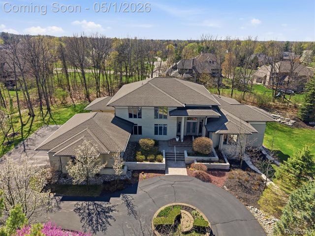 8390 Warwick Groves Court, Grand Blanc Charter Township, MI 48439