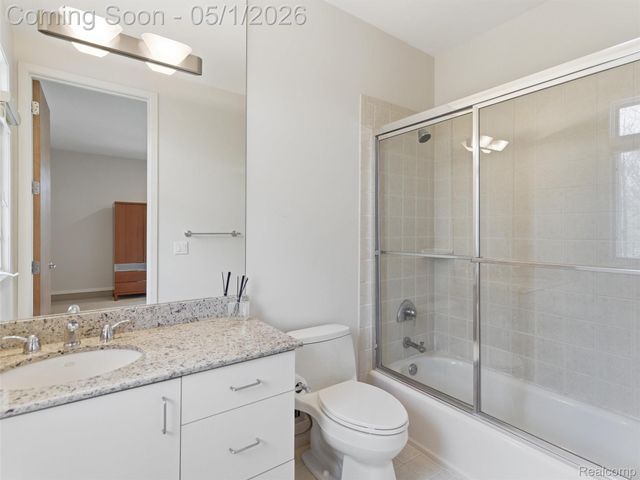 8390 Warwick Groves Court, Grand Blanc Charter Township, MI 48439