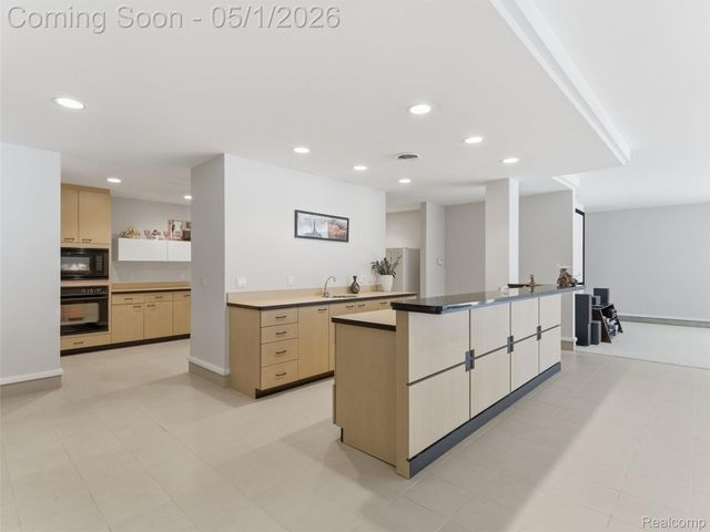 8390 Warwick Groves Court, Grand Blanc Charter Township, MI 48439