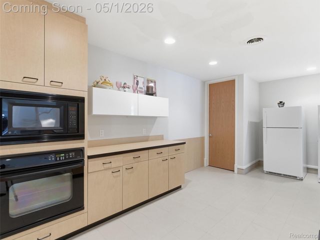 8390 Warwick Groves Court, Grand Blanc Charter Township, MI 48439