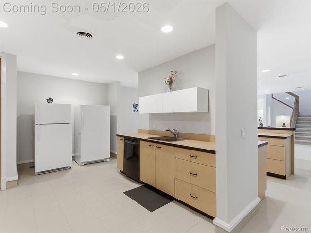 8390 Warwick Groves Court, Grand Blanc Charter Township, MI 48439