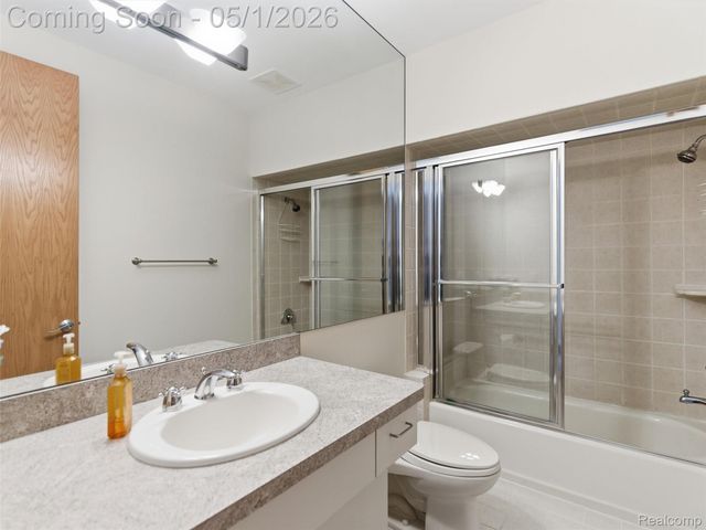 8390 Warwick Groves Court, Grand Blanc Charter Township, MI 48439