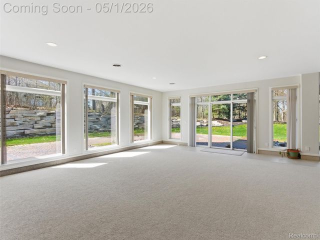 8390 Warwick Groves Court, Grand Blanc Charter Township, MI 48439