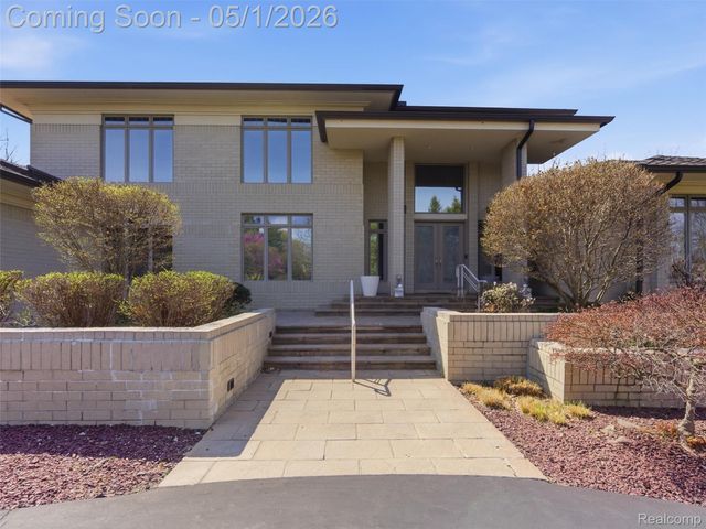 8390 Warwick Groves Court, Grand Blanc Charter Township, MI 48439