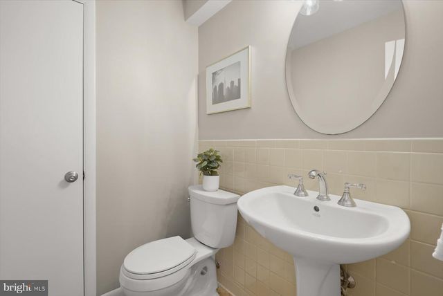 2429 N POTOMAC ST, Arlington, VA 22207