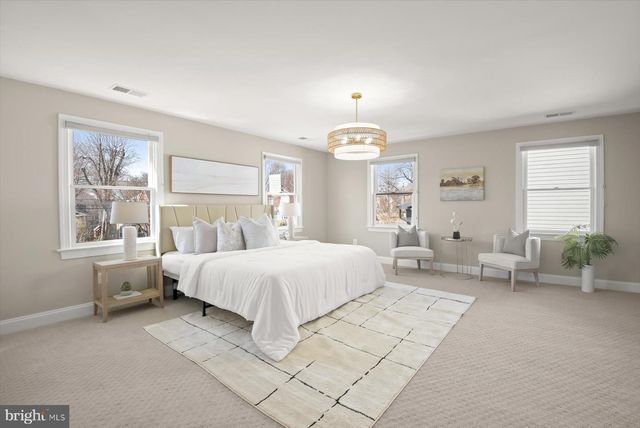 2429 N POTOMAC ST, Arlington, VA 22207