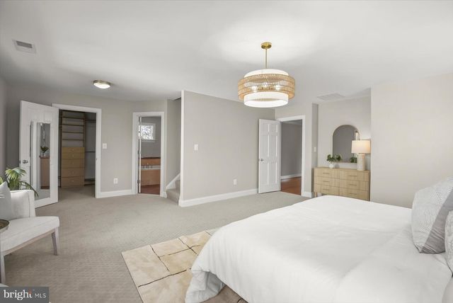 2429 N POTOMAC ST, Arlington, VA 22207