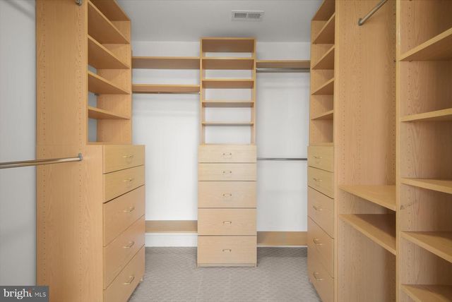 2429 N POTOMAC ST, Arlington, VA 22207