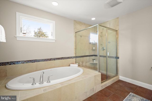 2429 N POTOMAC ST, Arlington, VA 22207