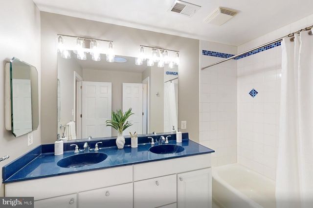 2429 N POTOMAC ST, Arlington, VA 22207